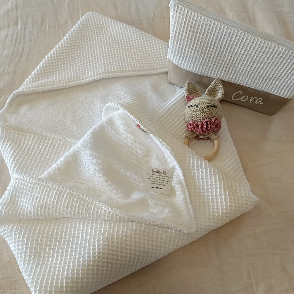 Toalla con capucha blanca